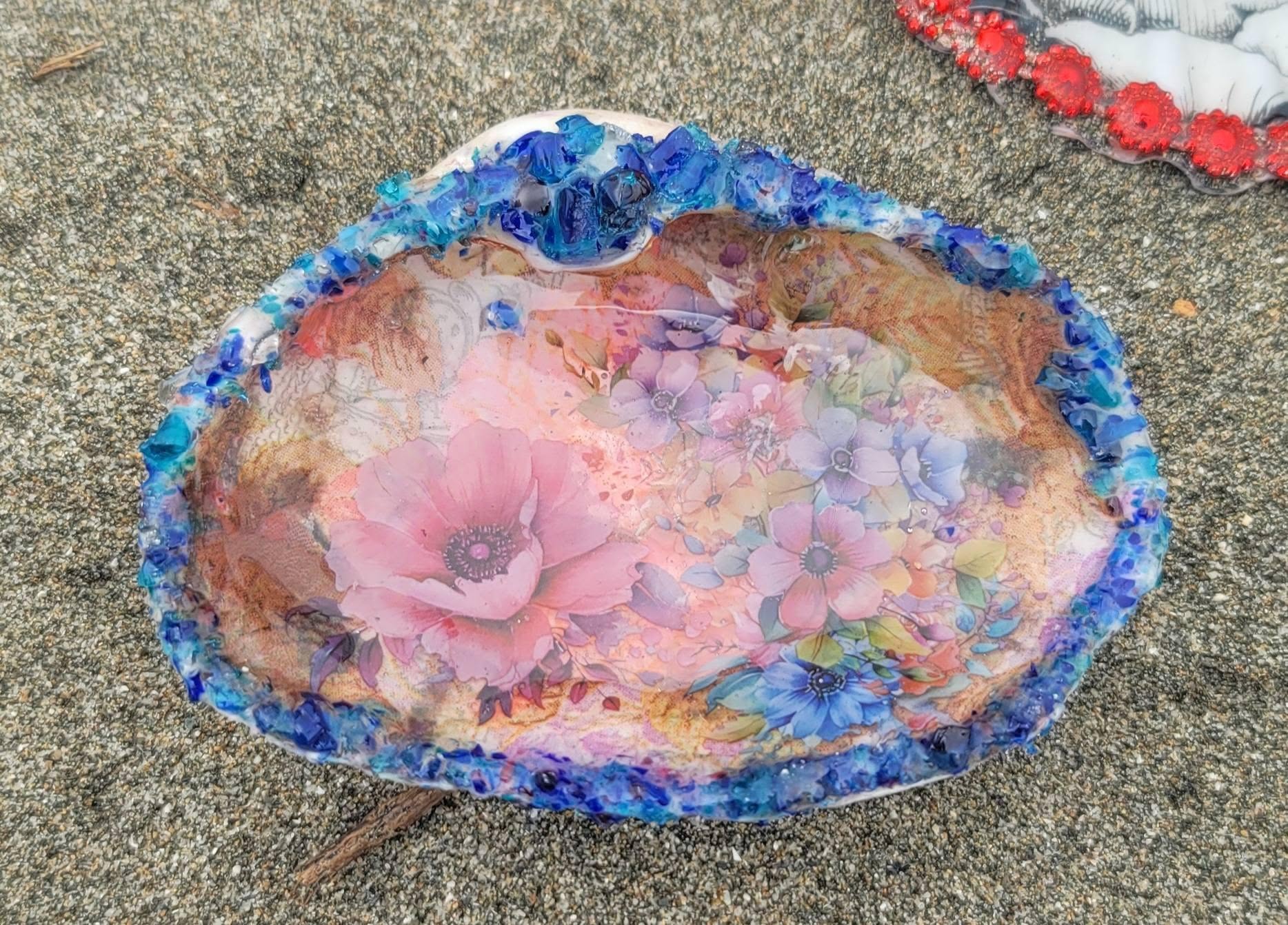 Resin bloom bowl with pink and blue flowers, crushed-glass rim